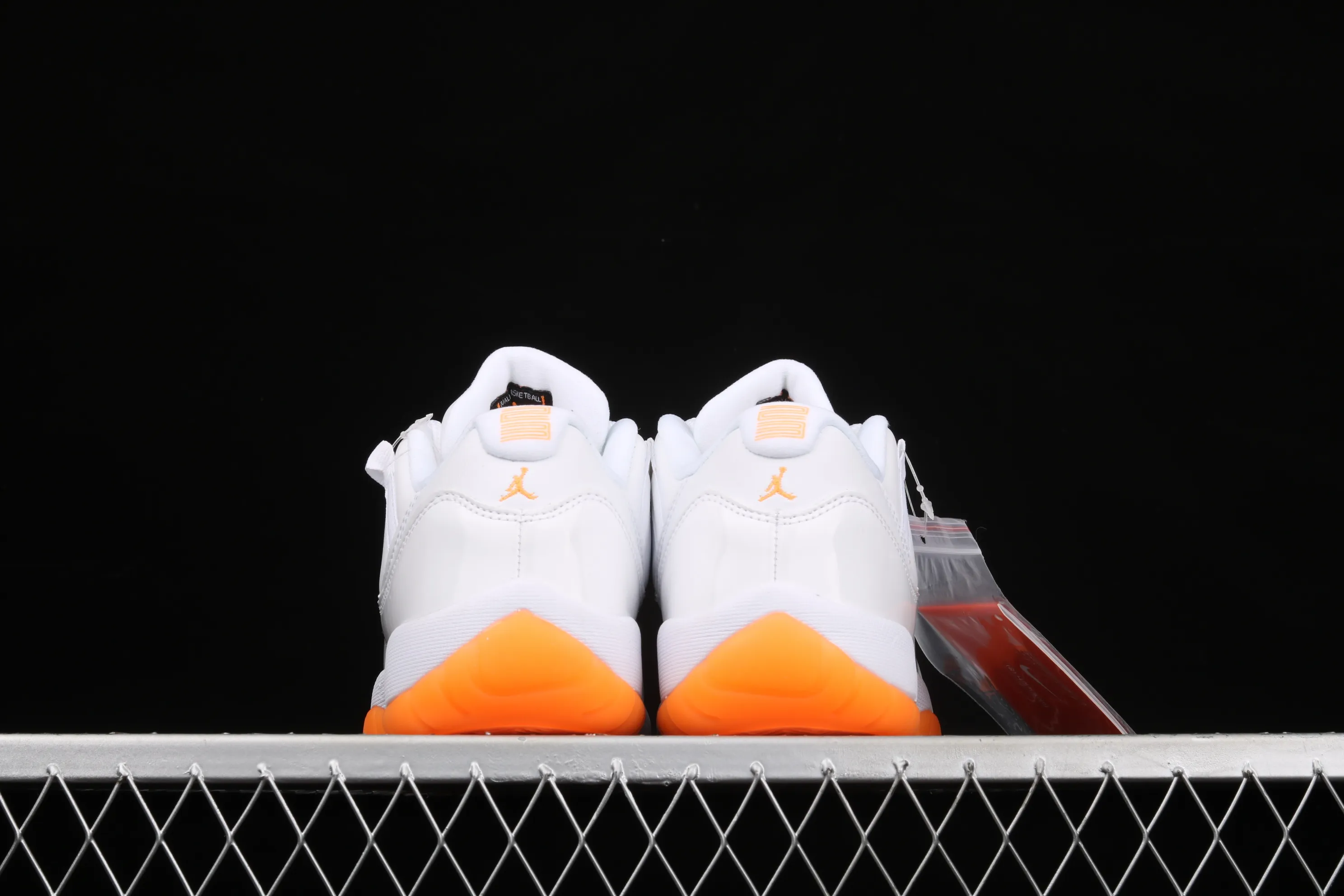 All categories Air Jordan Jordan series basketball shoes Air Jordan 11 pure original version Air Jordan 11 Bright Citus AJ11 Joe 11 white orange low-top basketball shoes AH7860-139